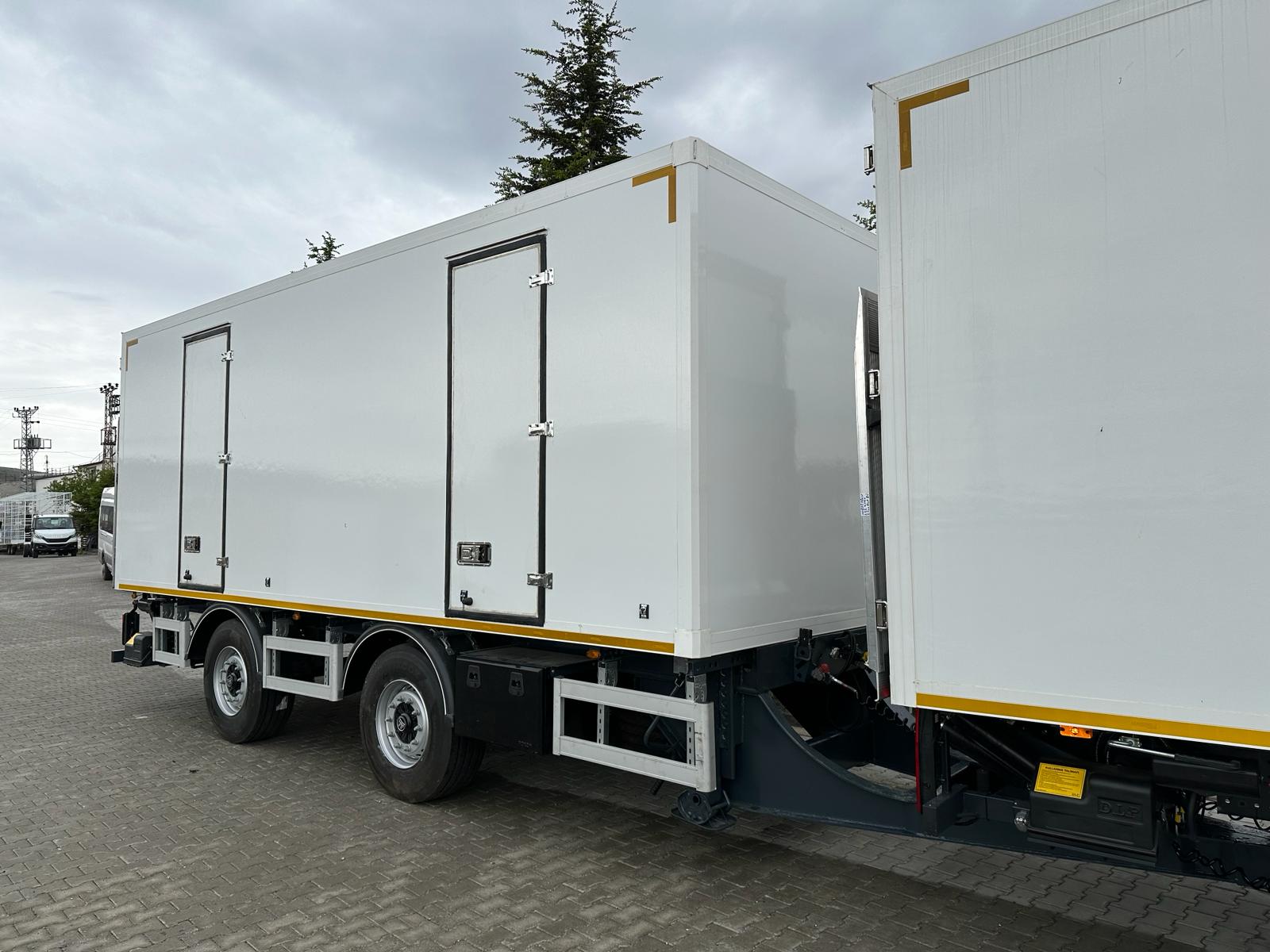 18000 kg 2-Axle Central Box Body Trailer (Dry Cargo, WABCO EBS, CTP Body)